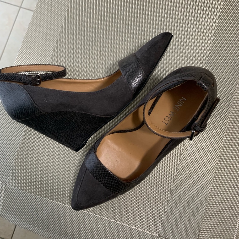 Nine West Size 7 shoes.
